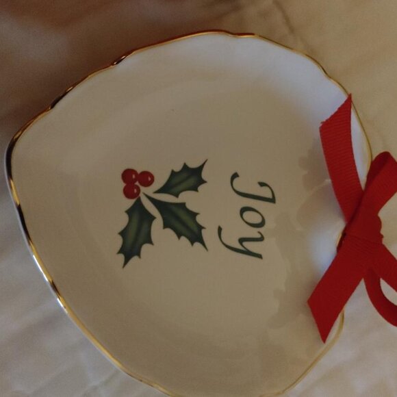 Lenox Holiday Sentiment Heart Dish ~ Joy ~ 4" - Picture 2 of 6